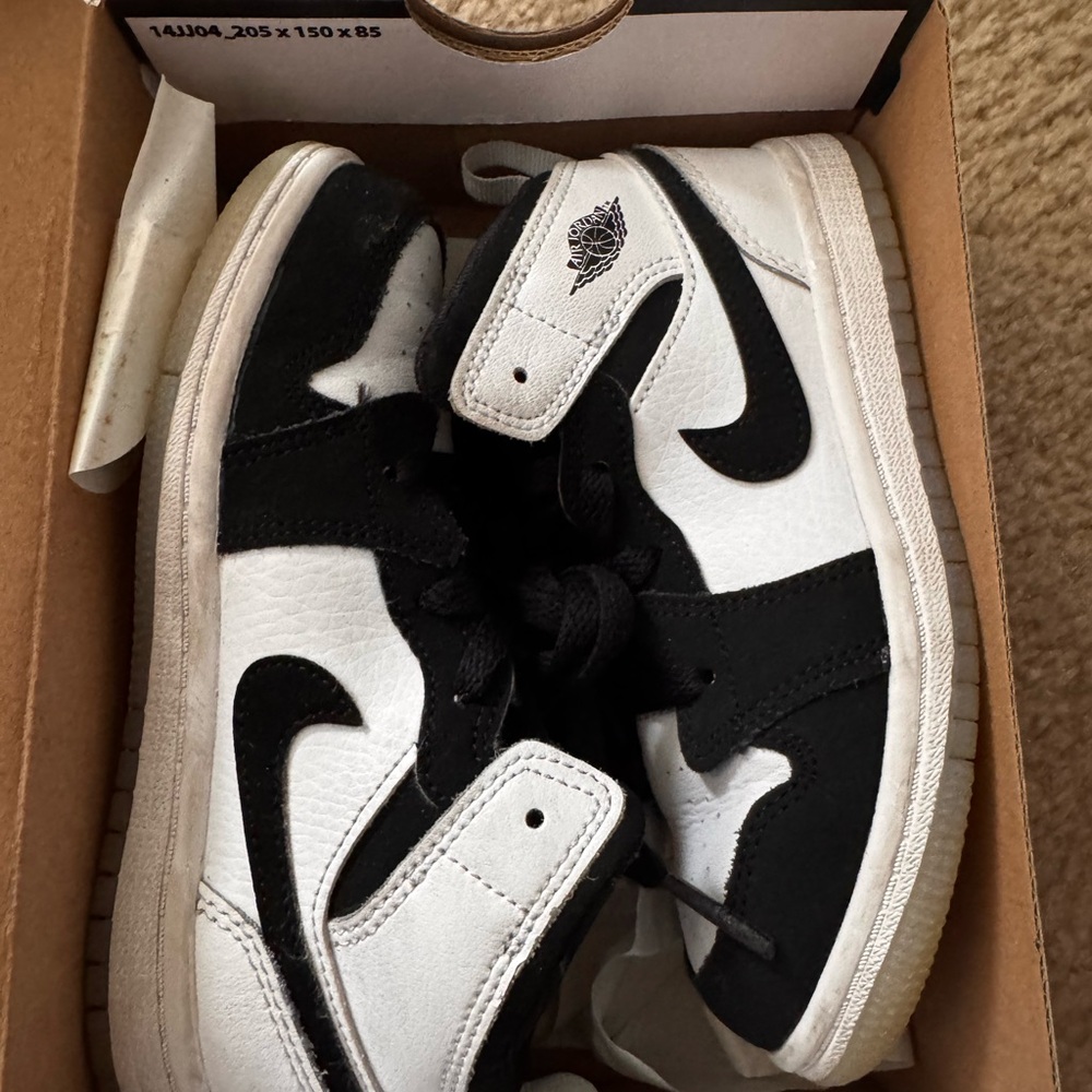 Toddler Jordan mid black and white high top Sneakers
